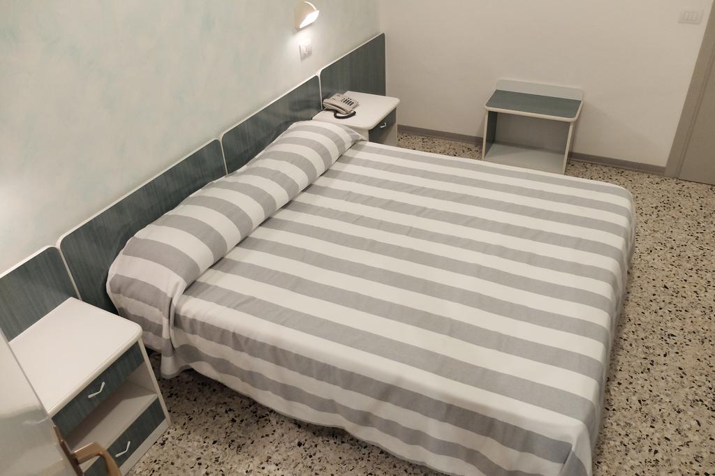 Hotel Aurea Rimini Exterior foto